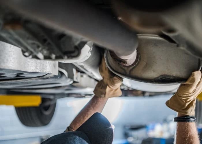 Sistema de escapamento automotivo - troca de silencioso e catalisador em Betim